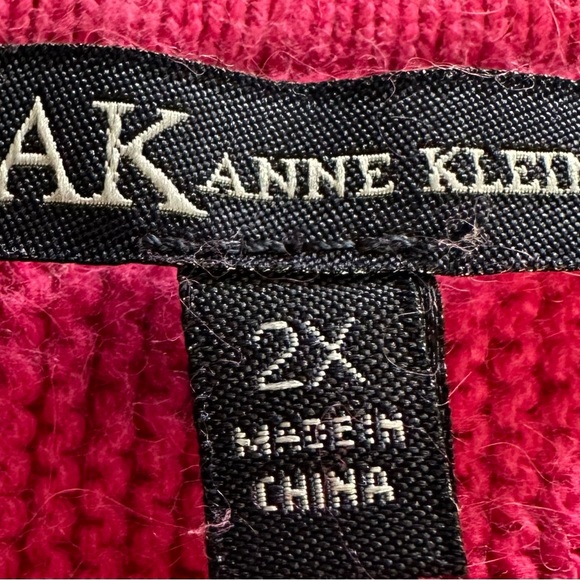 Sweater - Picture 2 of 3